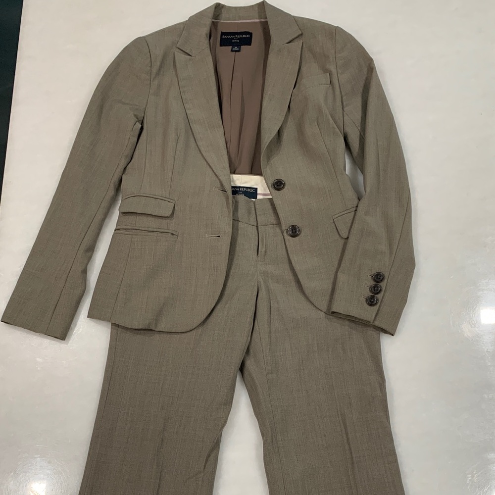 FULL SUIT Banana Republic Wool Griege Tan/Greyish